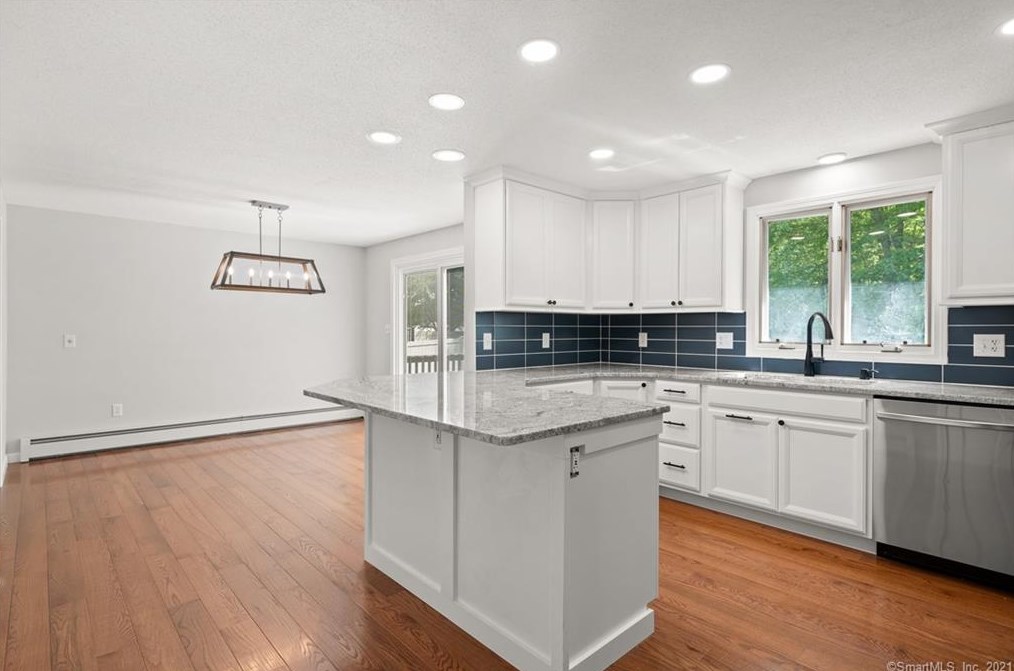 208 Lefoll Blvd, Wapping, CT 06074