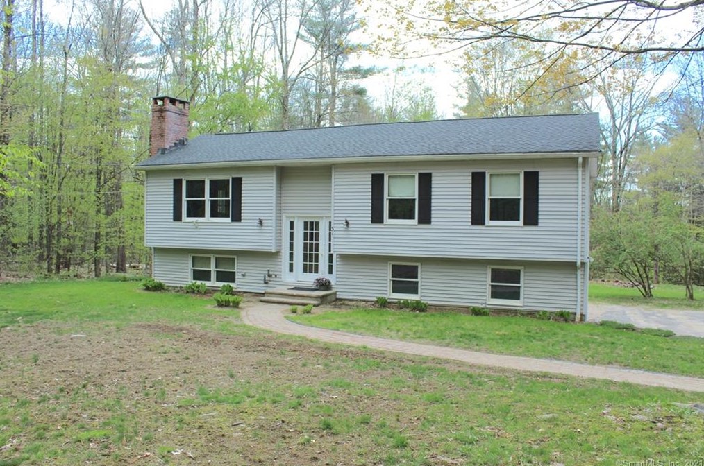 31 Bohun Rd, Colbrook, CT 06021
