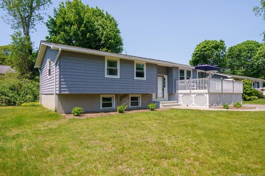 55 S Washington Ave, Niantic, CT 06357
