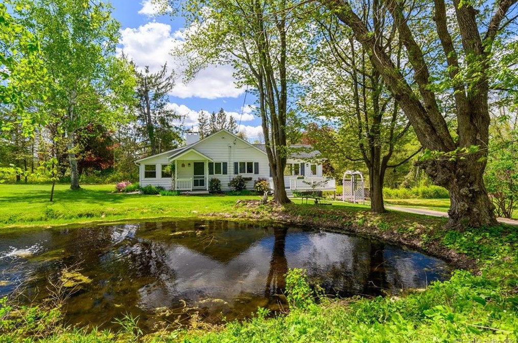 14 W Whisconier Rd, Brookfield Center, CT 06804