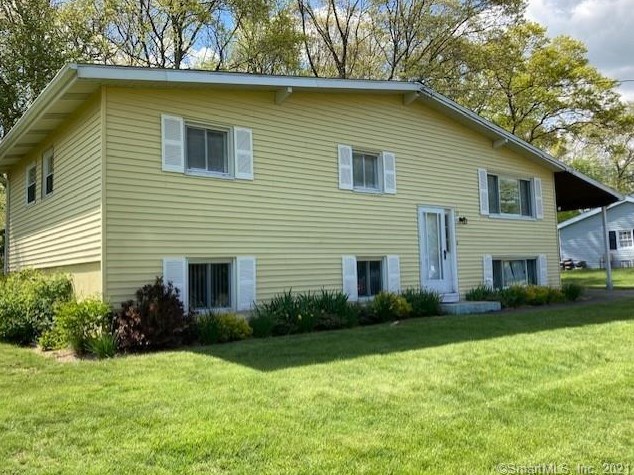 12 Lantern Ln, Niantic, CT 06357