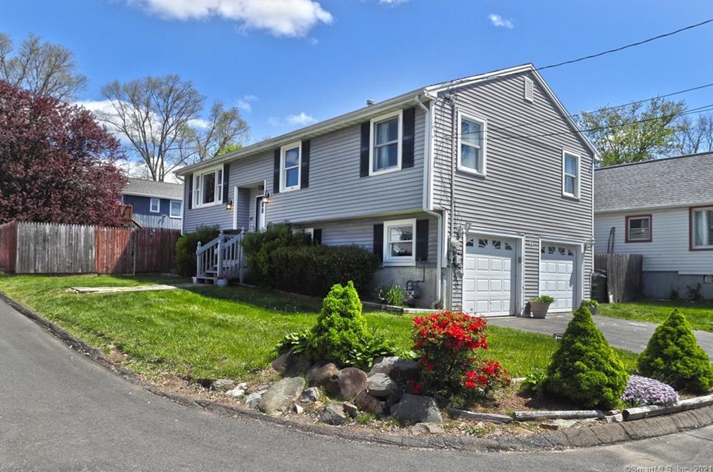 41 Gerard St, Milford, CT 06460