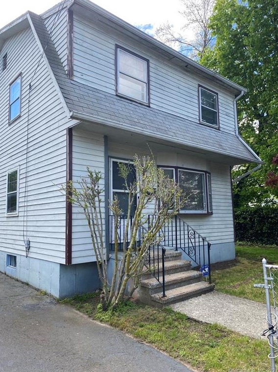 175 Lloyd St, New Haven, CT 06513-3826