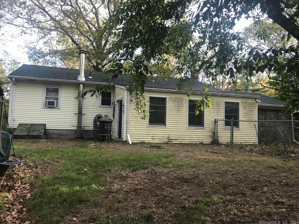 30 Douglas Dr, Plainfield, CT 06374-1901