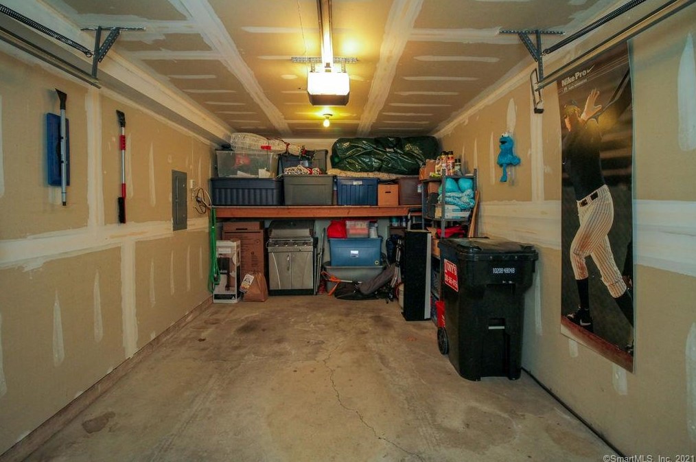 16 Quarry Farms, Meriden CT  06451-2085 exterior