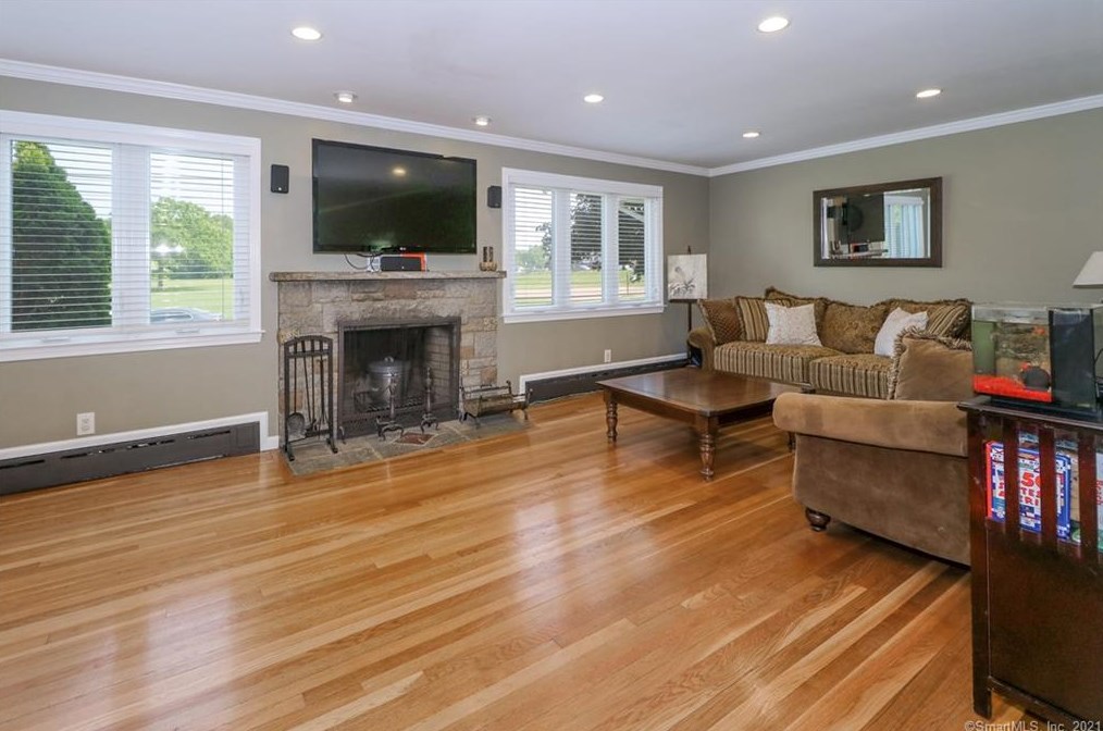 65 Lincoln St, Stratford, CT 06614-4016