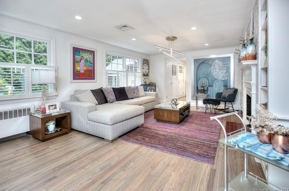 5 Iris Ln, Westport CT  06880-5325 exterior