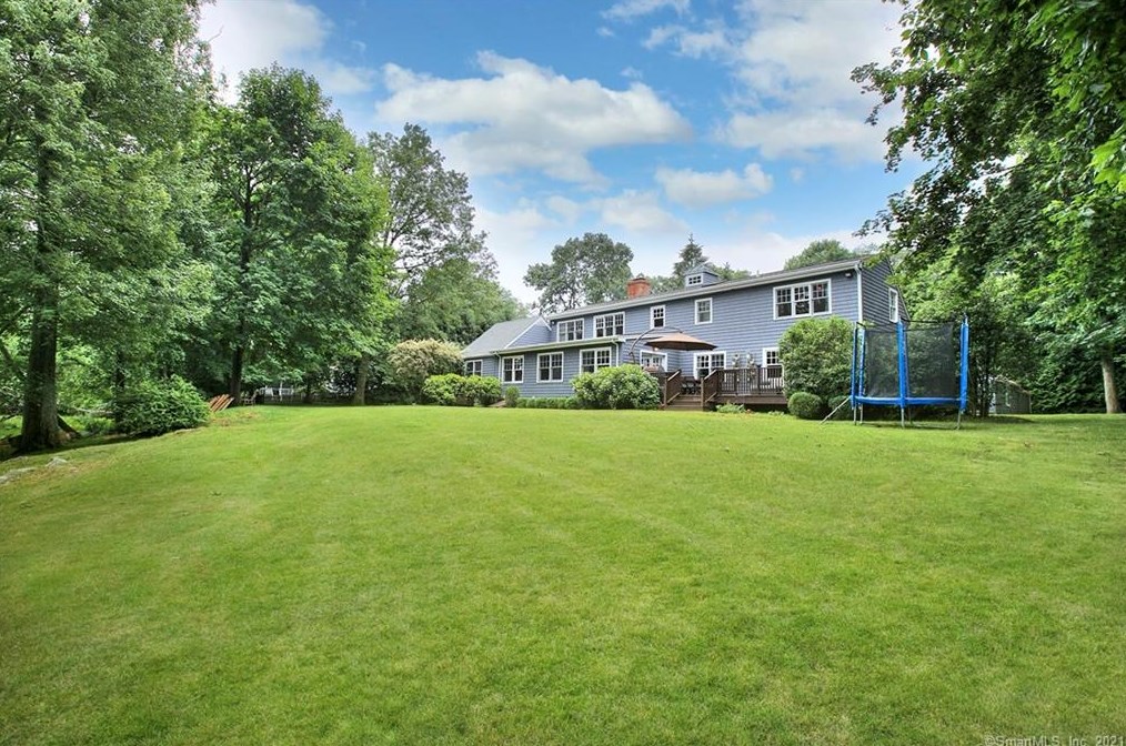 5 Iris Ln, Westport CT  06880-5325 exterior