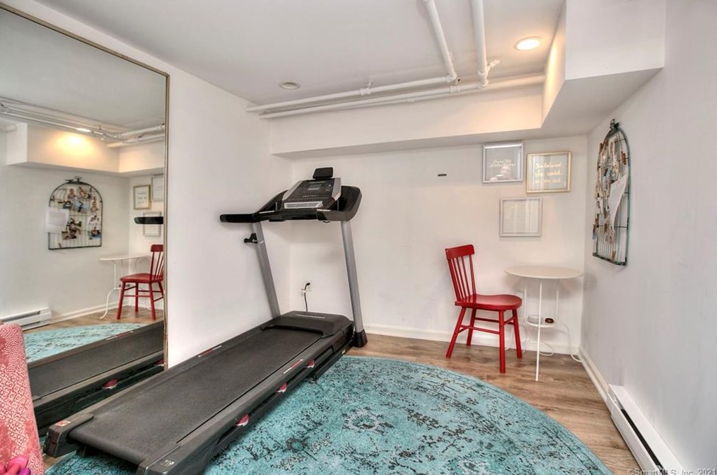 5 Iris Ln, Westport CT  06880-5325 exterior