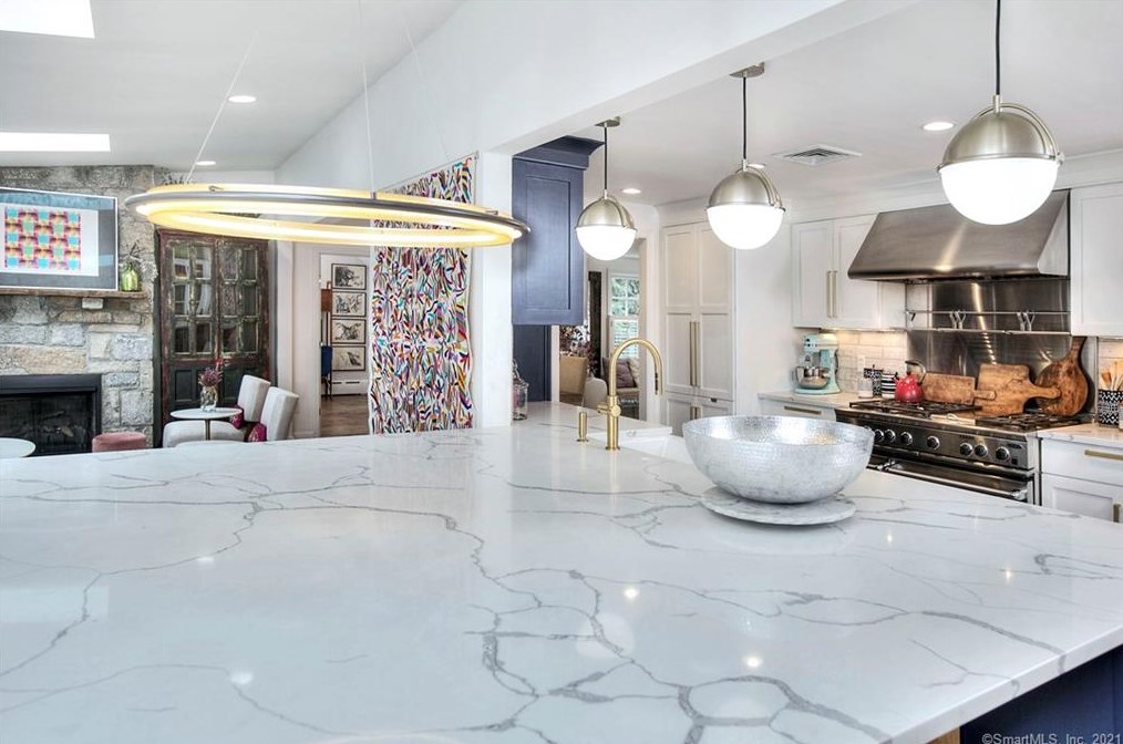 5 Iris Ln, Westport CT  06880-5325 exterior