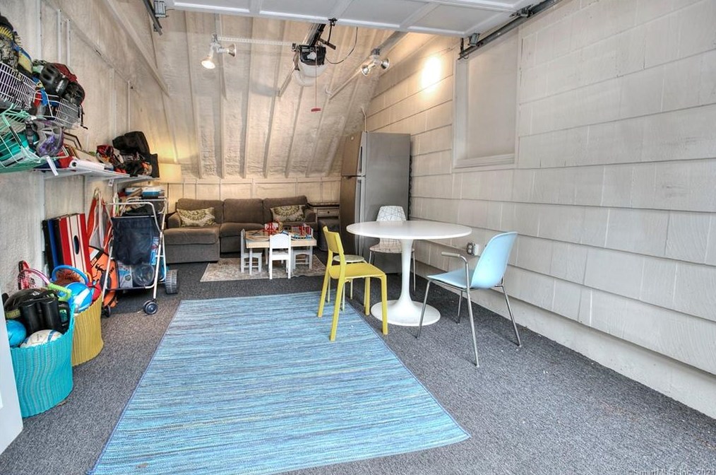 5 Iris Ln, Westport CT  06880-5325 exterior