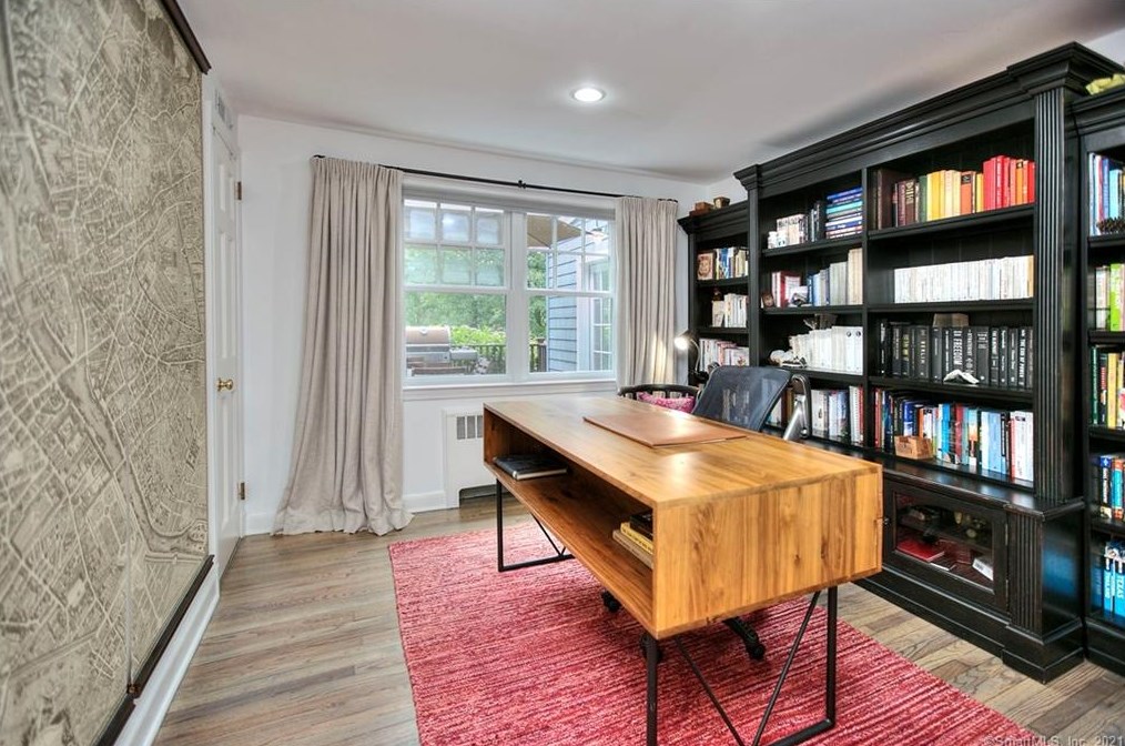 5 Iris Ln, Westport CT  06880-5325 exterior