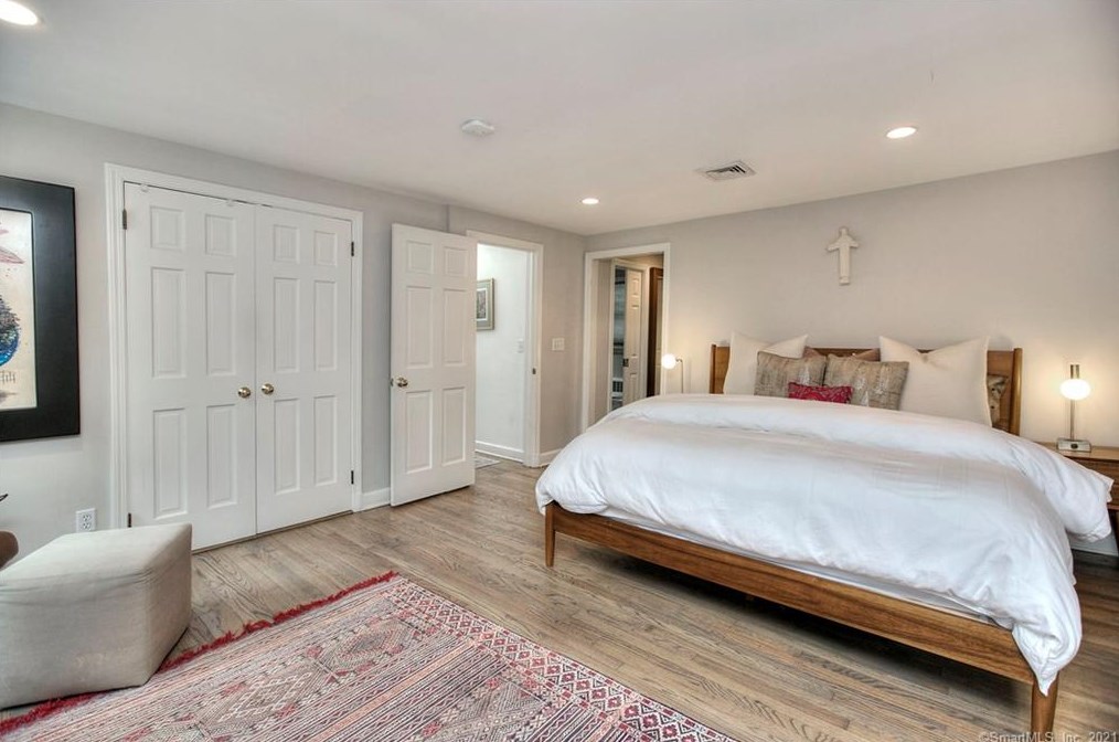 5 Iris Ln, Westport CT  06880-5325 exterior