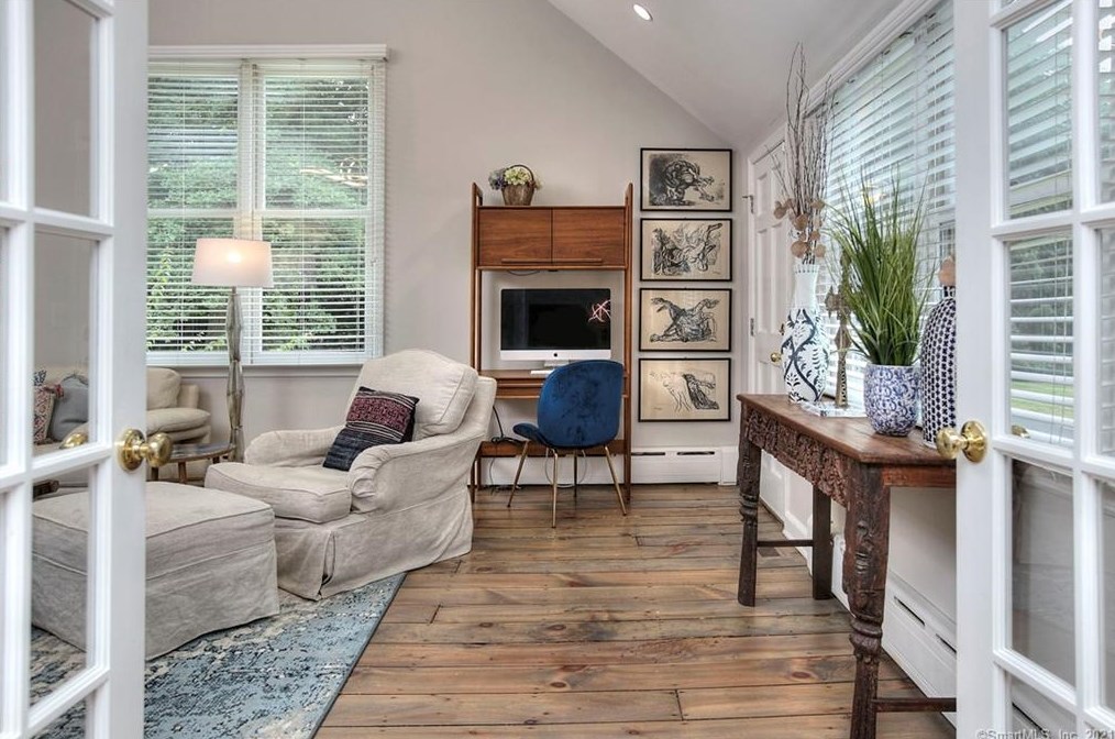 5 Iris Ln, Westport CT  06880-5325 exterior