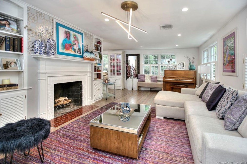 5 Iris Ln, Westport CT  06880-5325 exterior