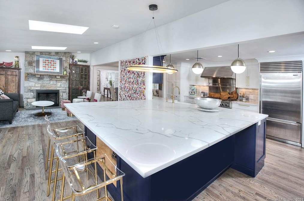 5 Iris Ln, Westport CT  06880-5325 exterior