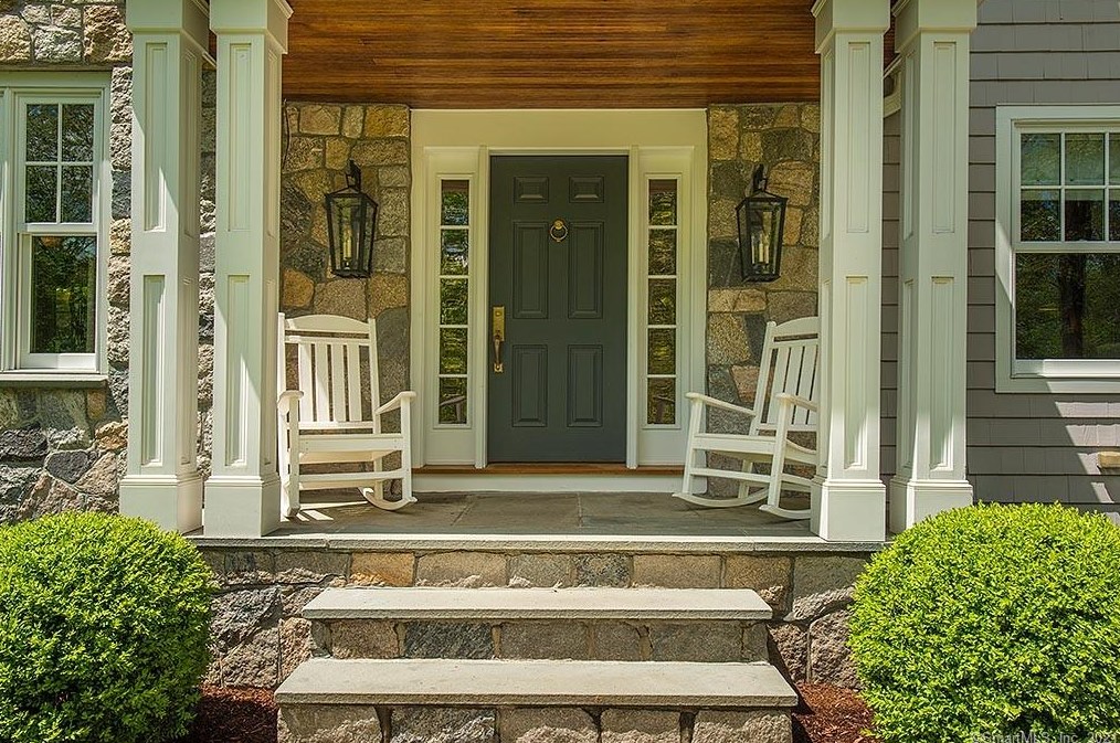 2 Carriage Rd, Cos Cob, CT 06807