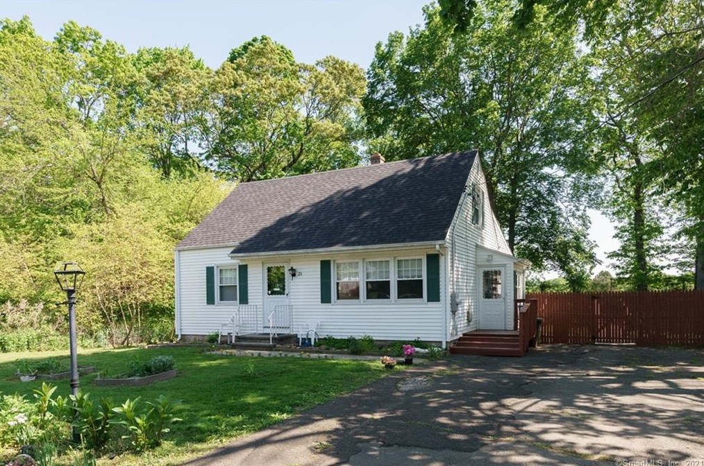 21 Green Glen Ter, New Haven, CT 06512 exterior