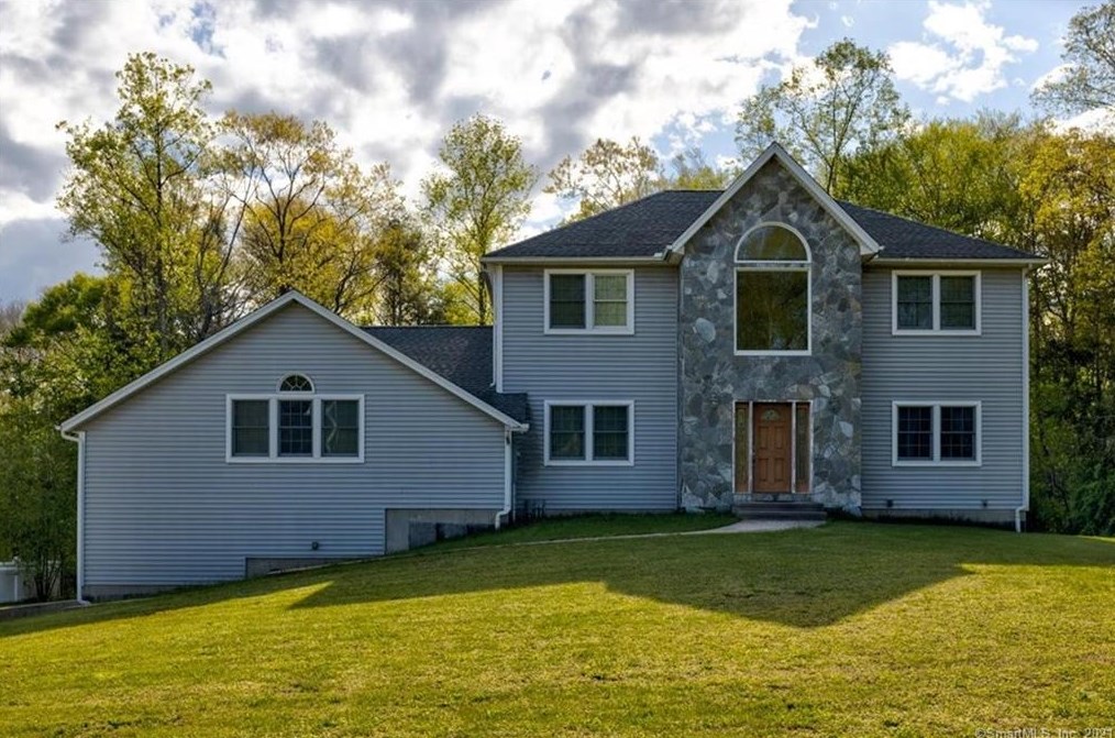 19 N Cone Rd, East Hampton, CT 06424