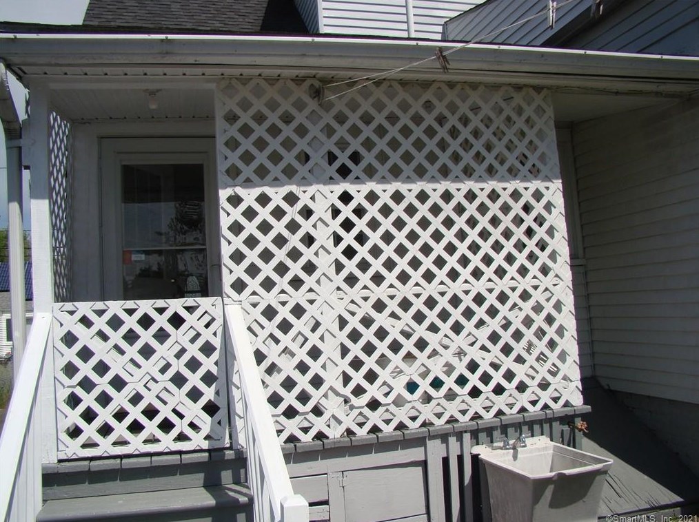 11 Webster St, Hartford CT 06111-5147 exterior