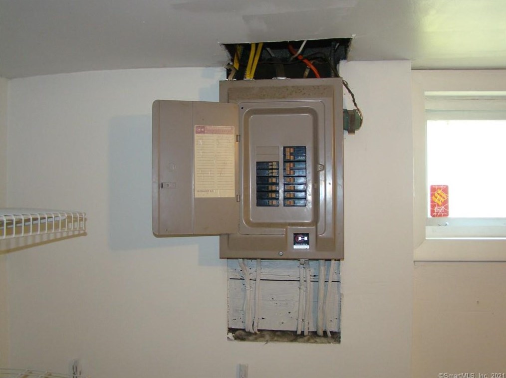 11 Webster St, Hartford CT 06111-5147 exterior