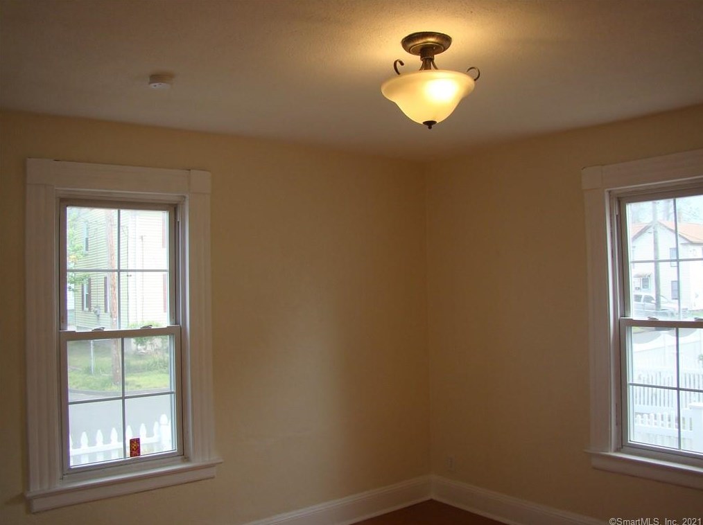 11 Webster St, Hartford CT 06111-5147 exterior