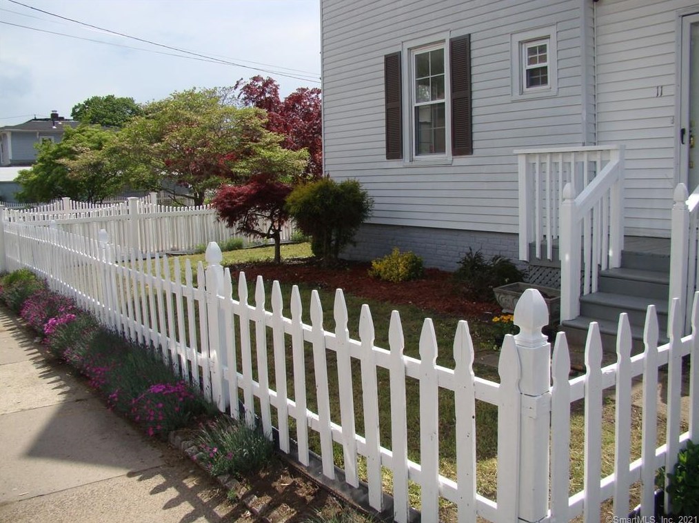 11 Webster St, Hartford CT 06111-5147 exterior