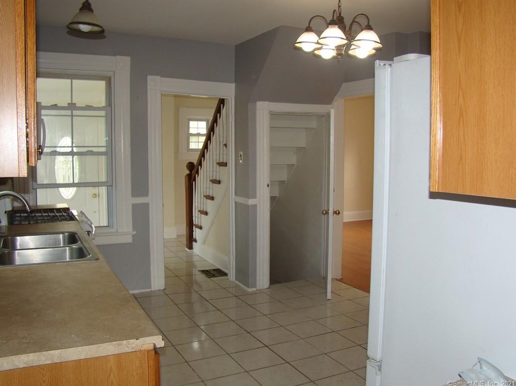 11 Webster St, Hartford CT 06111-5147 exterior