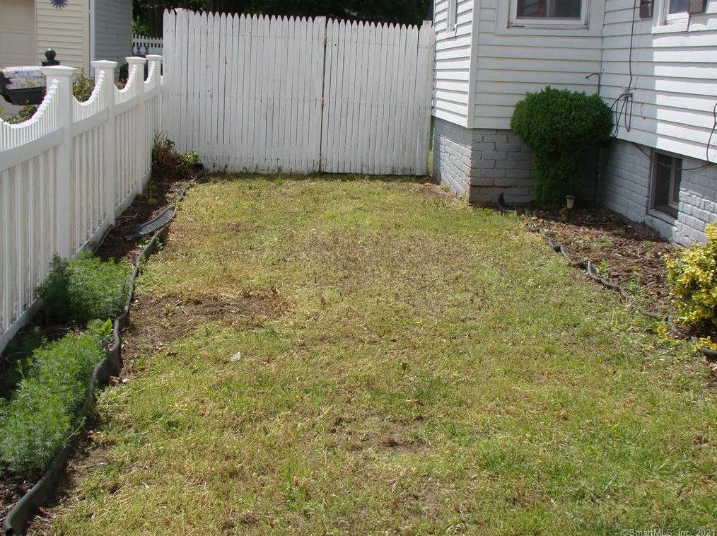 11 Webster St, Hartford CT 06111-5147 exterior