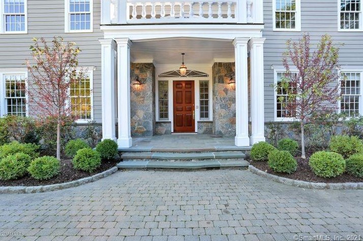 110 Valley Dr, Greenwich CT  06831-5251 exterior