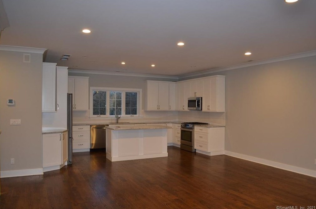 2160 Kings Hwy #10, Fairfield, CT 06824