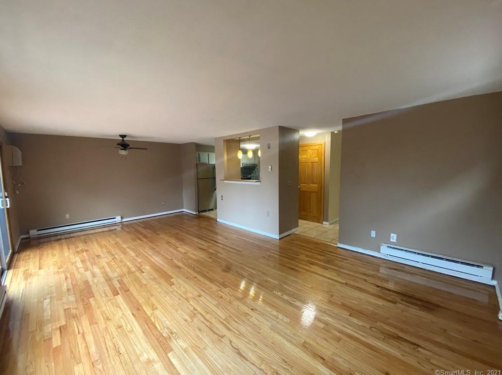 61 Sharon Ln, Hartford, CT 06109-3409