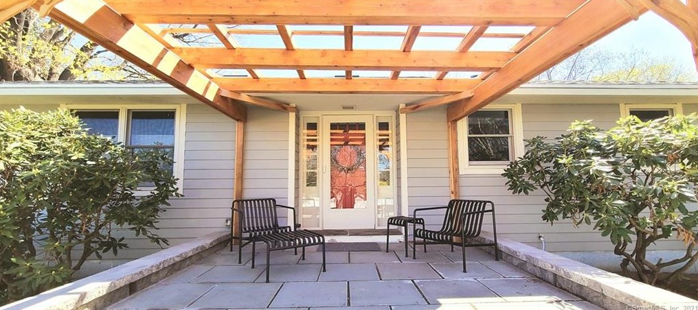 18 Soundview Rd, Guilford, CT 06437