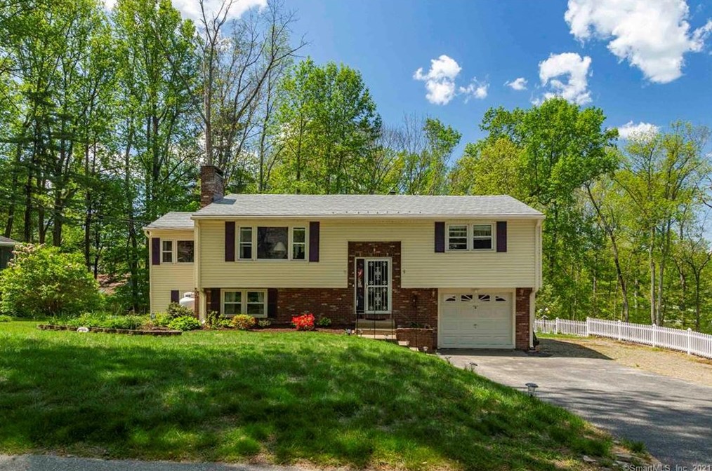 1 Sleepy Hollow Rd, Columbia, CT 06237-1324