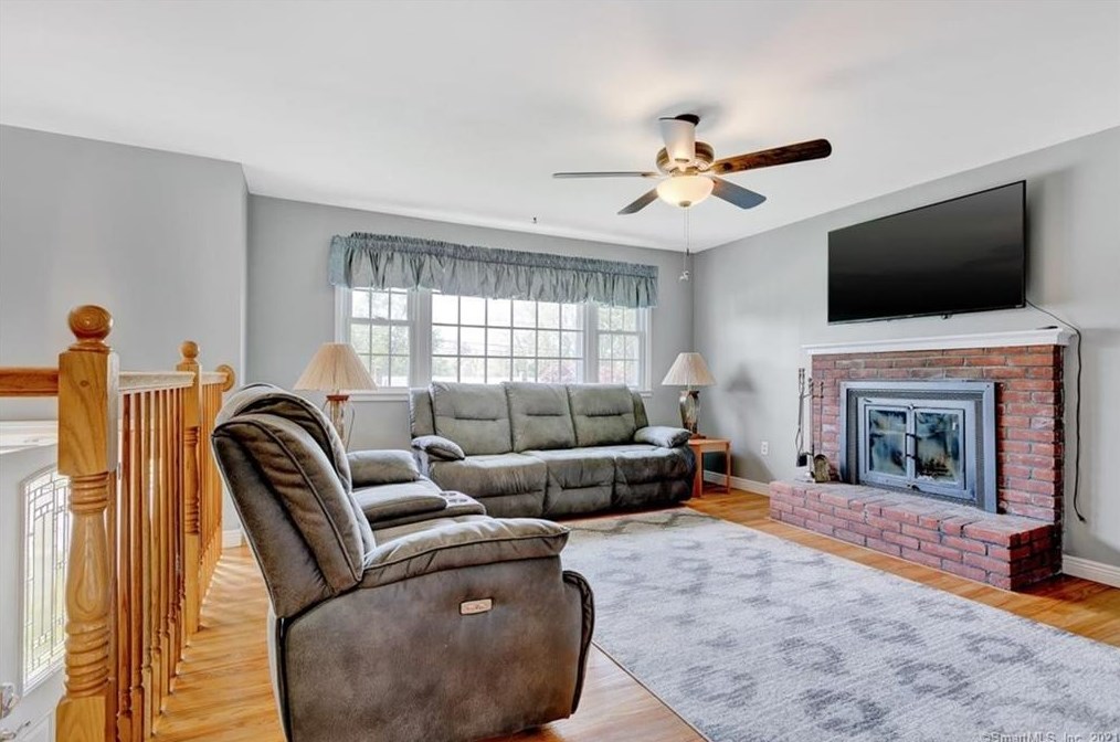 36 Woodland Dr, Wallingford, CT 06492