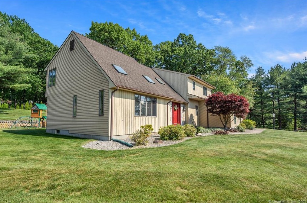 10 Windy Hill Dr, Wapping, CT 06074