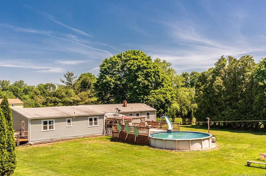 10 Oxford Dr, Huntington, CT 06484