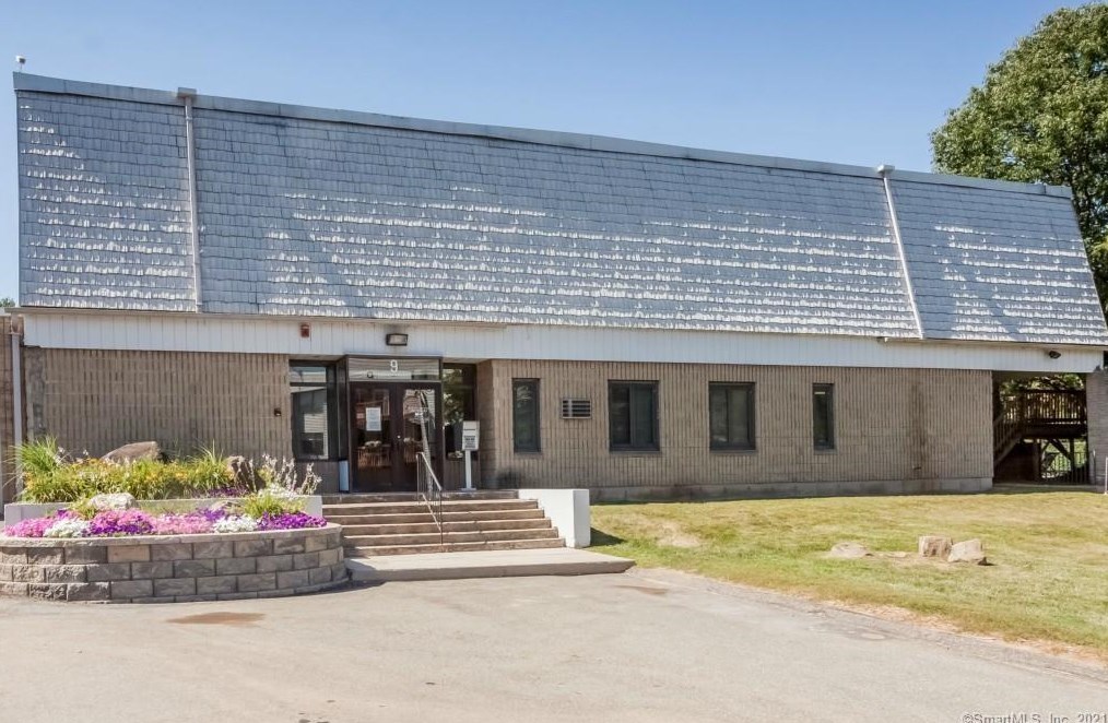 15 Willow Ct, Cromwell CT  06416-1737 exterior