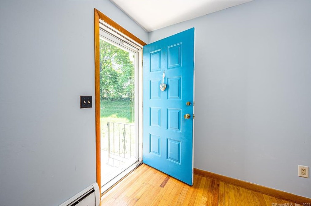 3 Ansonia Dr, North Haven, CT 06473
