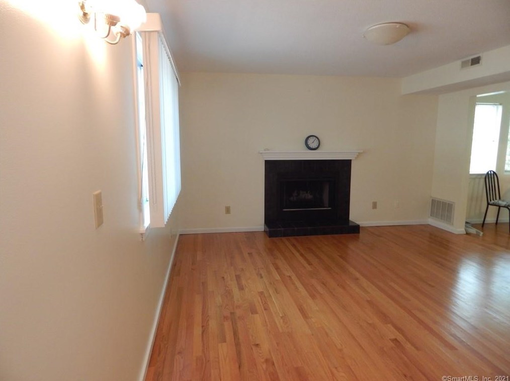 20 Apple Way, Madison CT  06443-3301 exterior