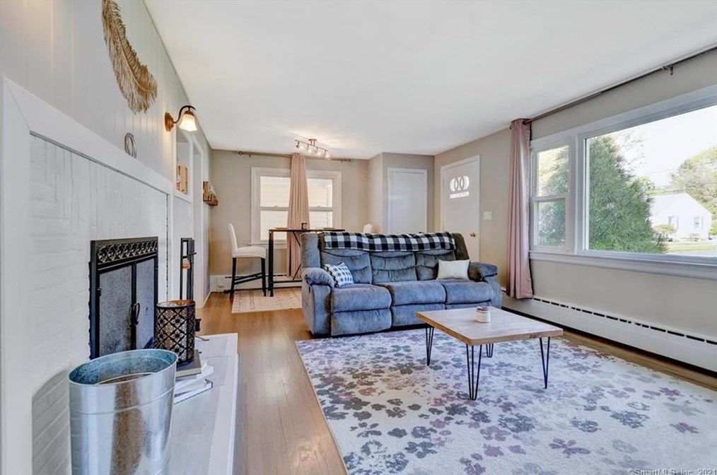 16 Alanby Dr, Meriden, CT 06451-2724