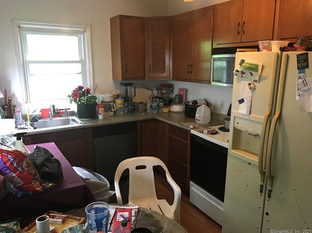 17 Clairmont Ave, Norwich, CT 06360