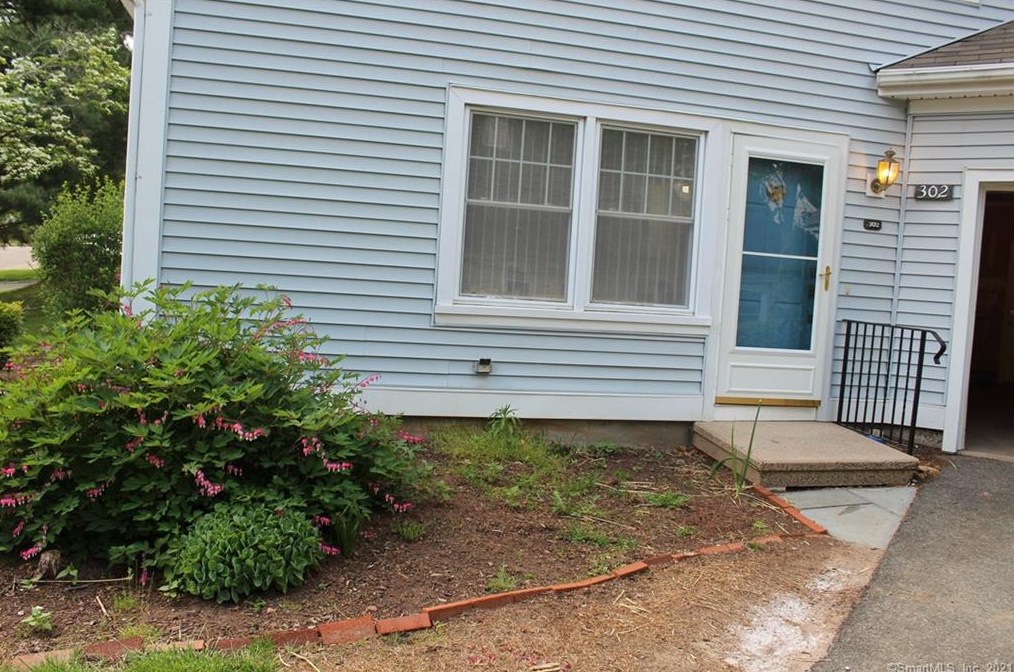 302 Briarwood Ct, Rocky Hill, CT 06067 exterior