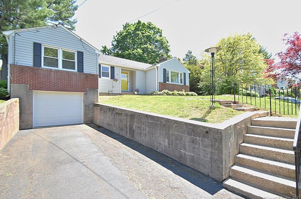 15 Gaylord Dr, Rocky Hill, CT 06067 exterior