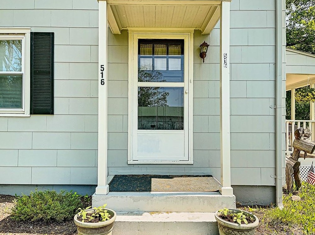 516 Grand St, Suffield CT  06093-3417 exterior