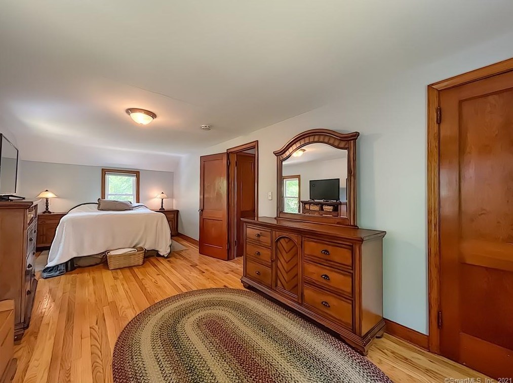 516 Grand St, Suffield CT  06093-3417 exterior