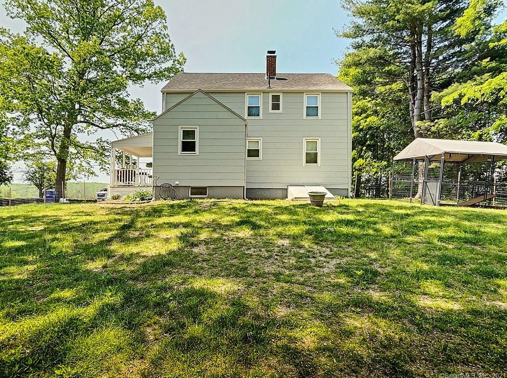 516 Grand St, Suffield CT  06093-3417 exterior
