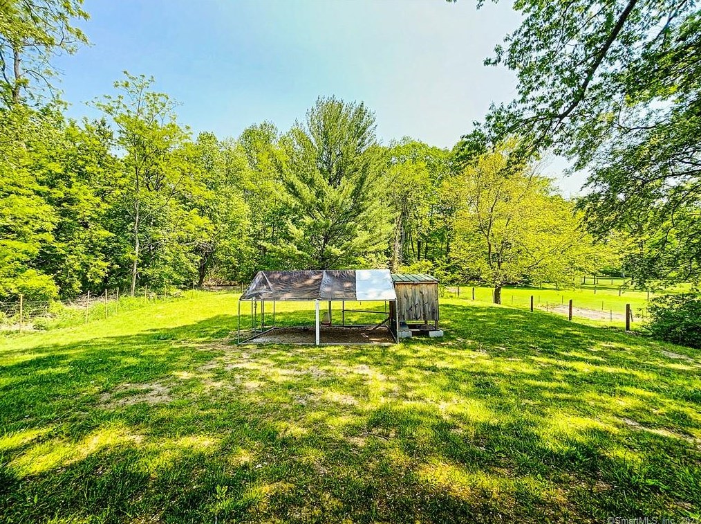 516 Grand St, Suffield CT  06093-3417 exterior