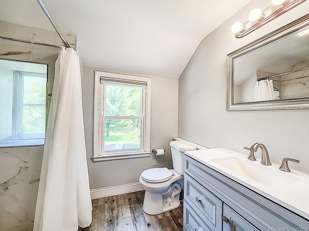 516 Grand St, Suffield CT  06093-3417 exterior