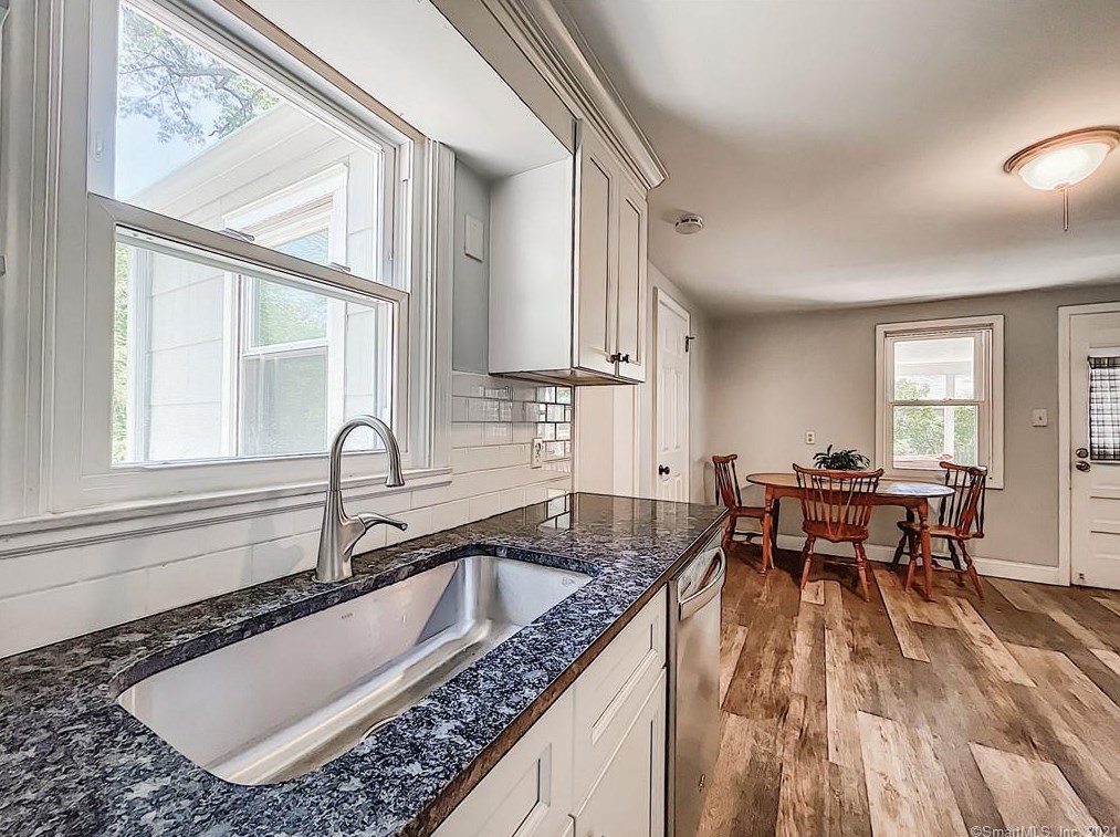 516 Grand St, Suffield CT  06093-3417 exterior